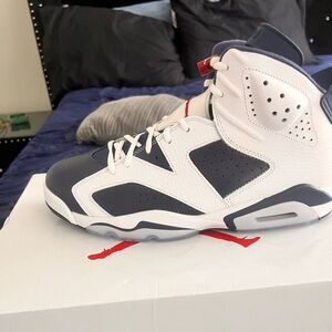 Men  White and Varsity Red Jordan Retro 6 Brand New In Box Never Worn